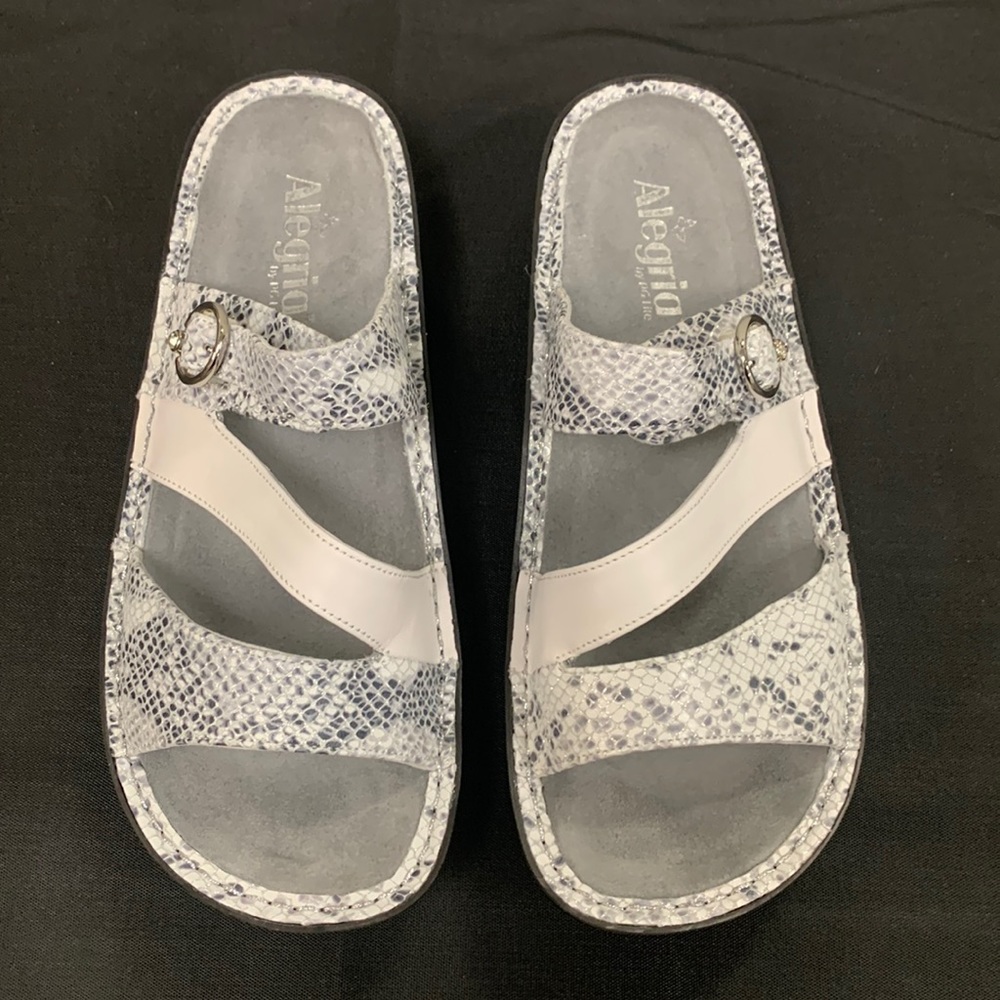 Alegria by PG lite women’s sandal.